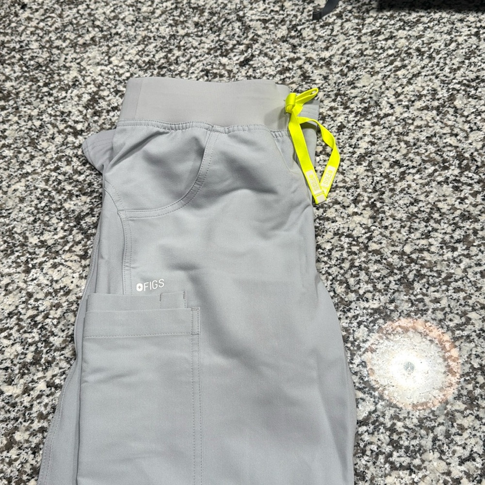 Figs scrubs